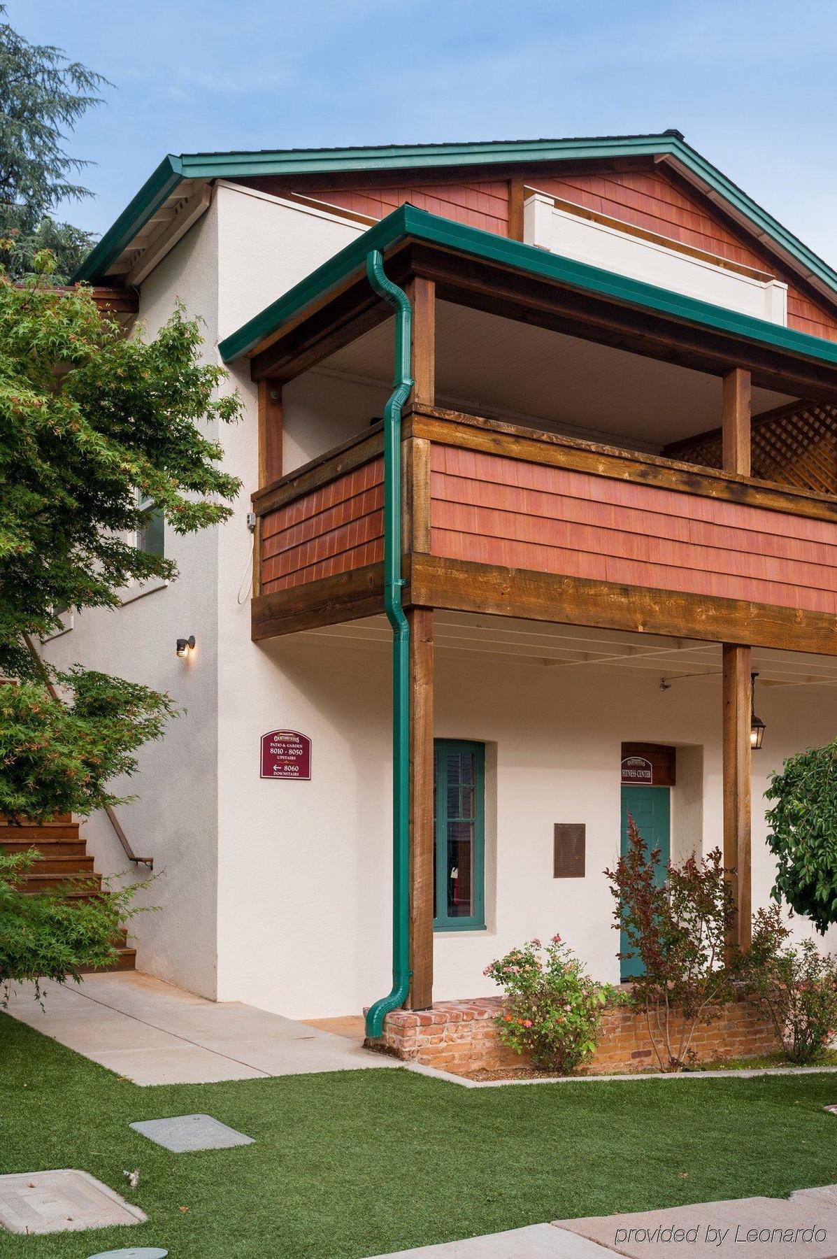 Courtyard Grass Valley
