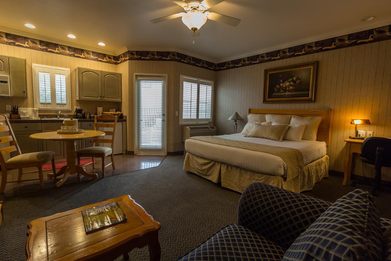 Courtyard Hotel 3*