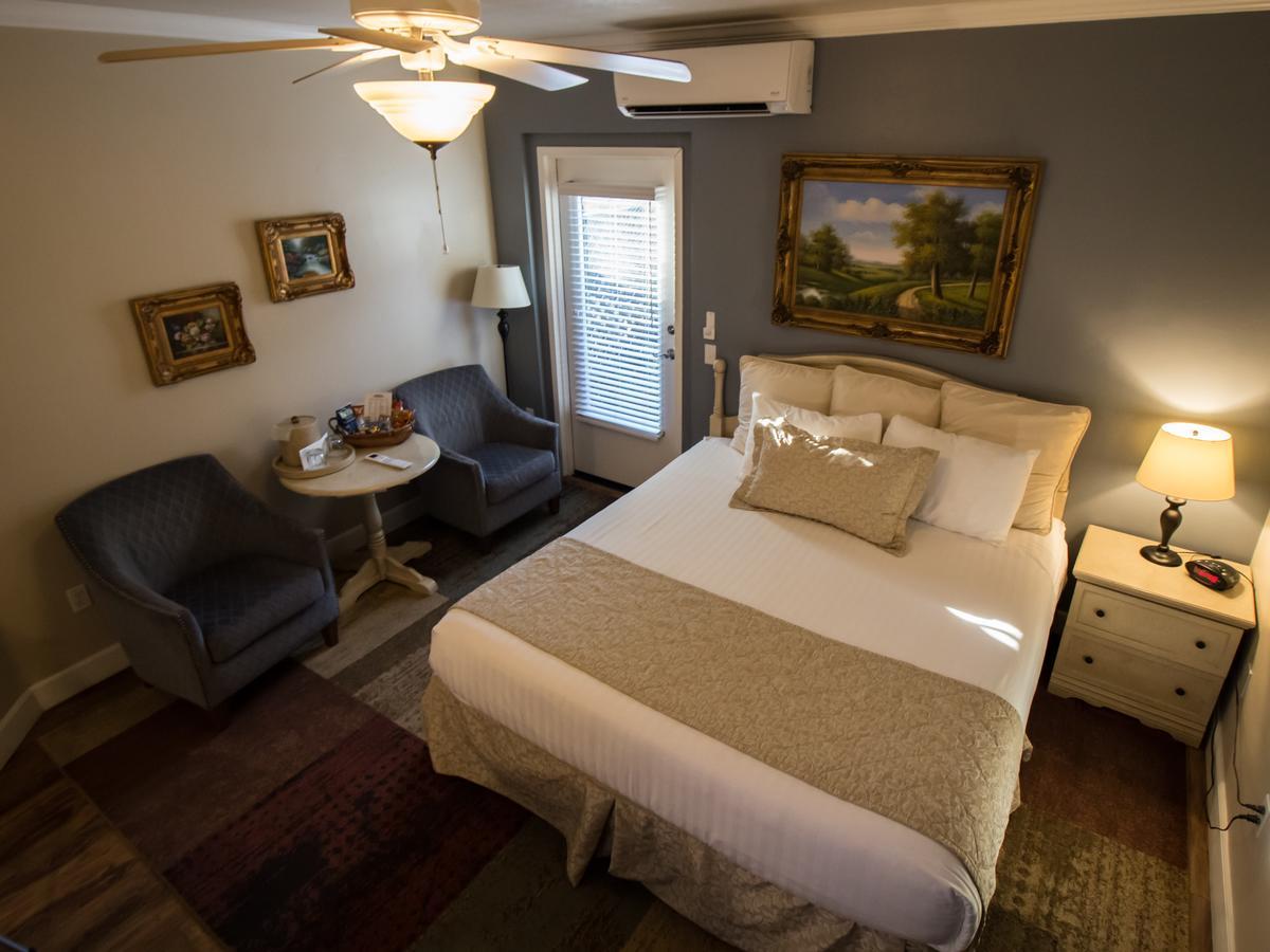 Courtyard Hotel 3*