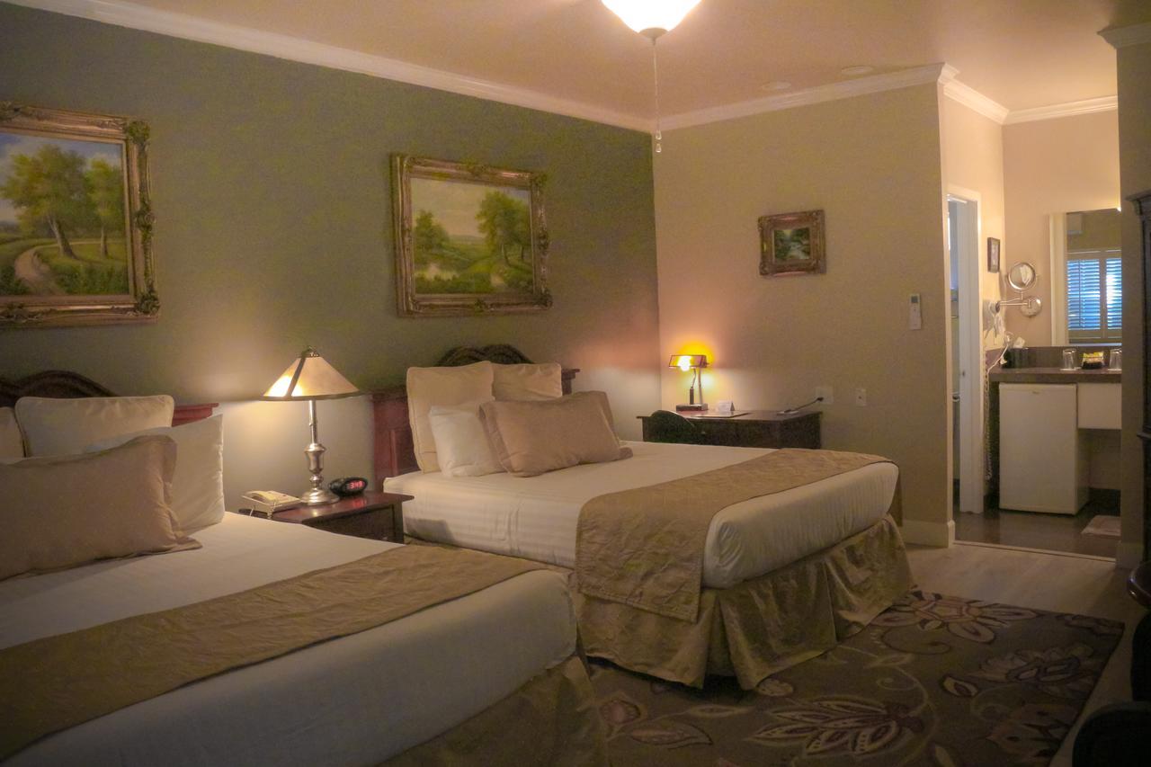 Courtyard 3*