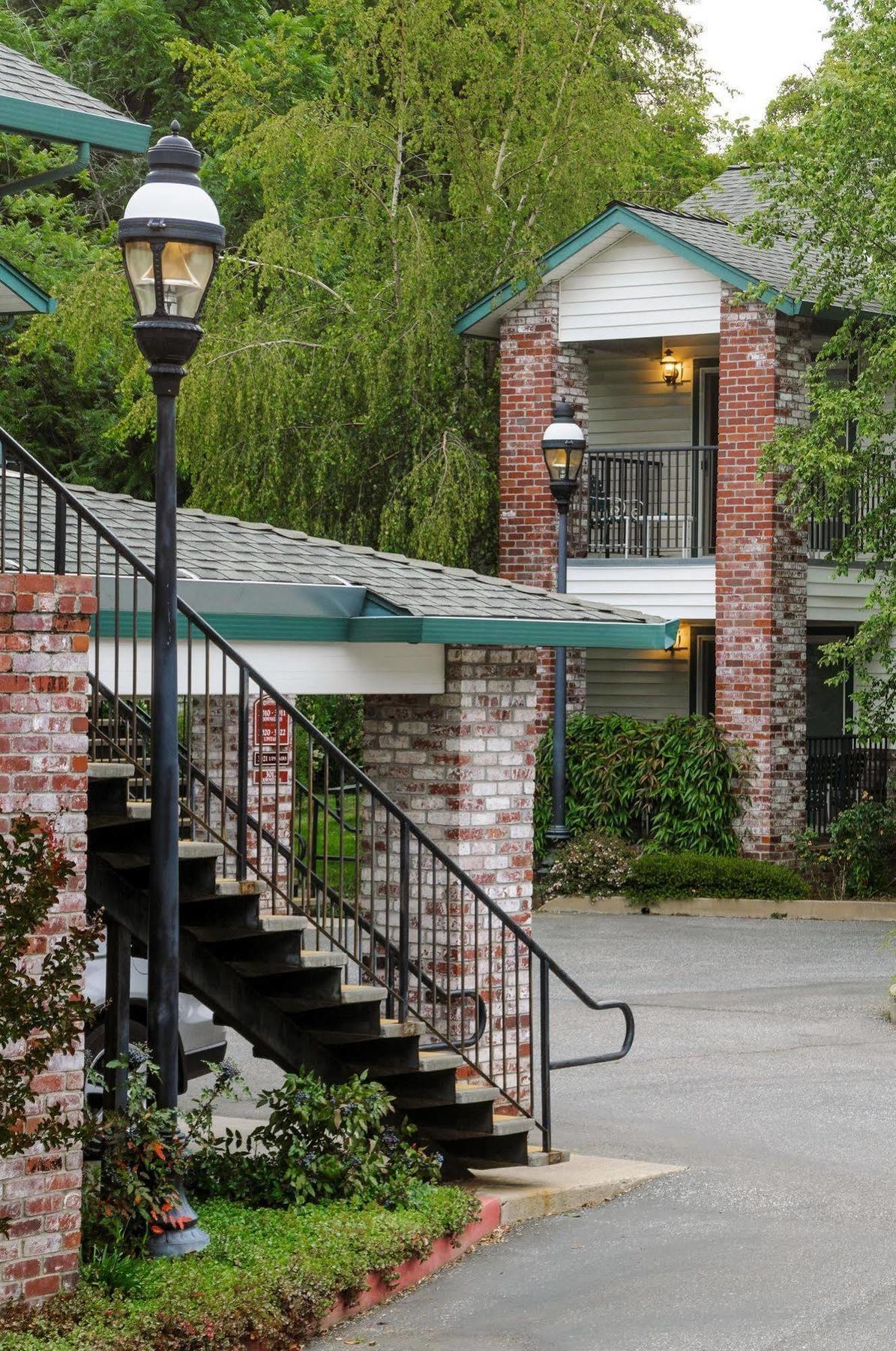 Courtyard Hotel