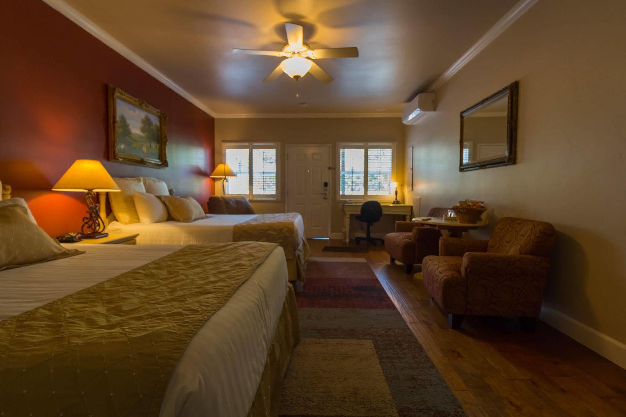 Courtyard 3*