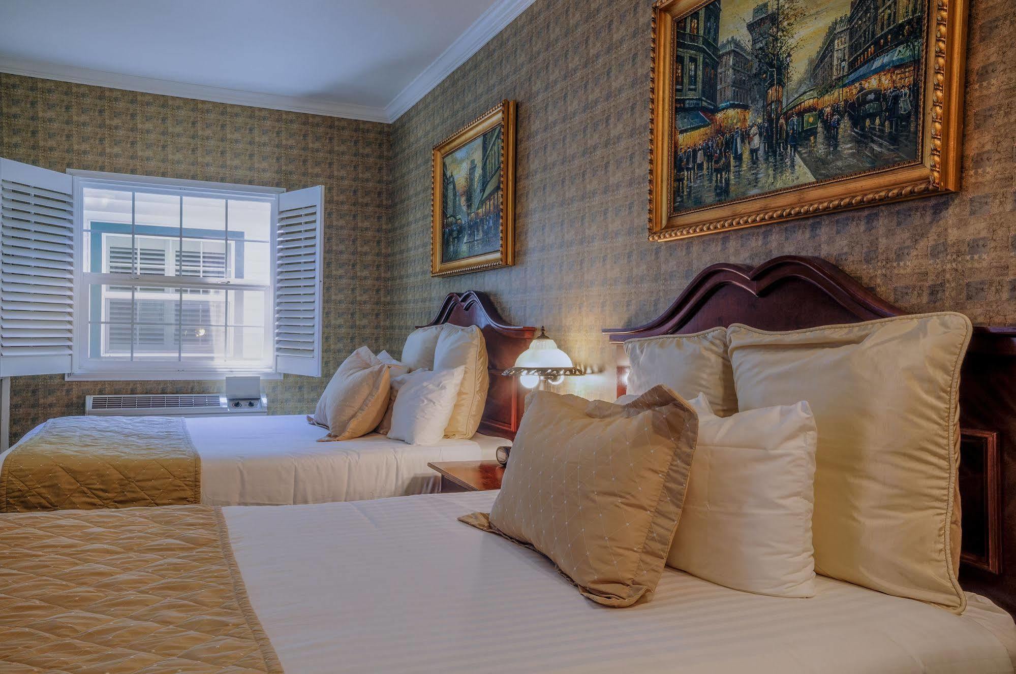 Courtyard Hotel 3*